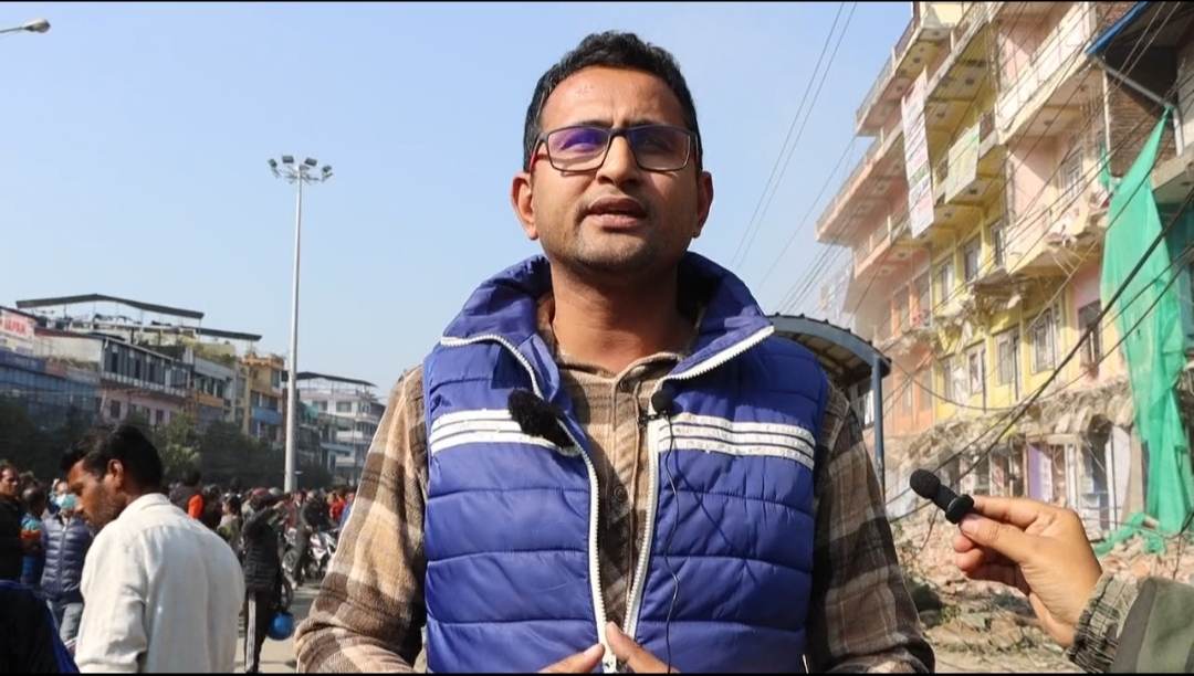 अर्थतन्त्र धरासायी भएको अवस्थामा जस लिनकै लागि डोजर चलाउनु गलत हो: प्रवक्ता अधिकारी