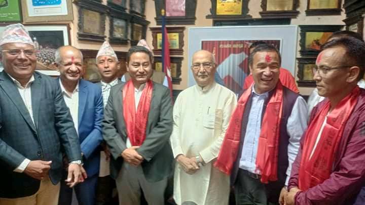 नेकपा माओवादीका नेता छक्कबहादुर एमालेमा प्रवेश