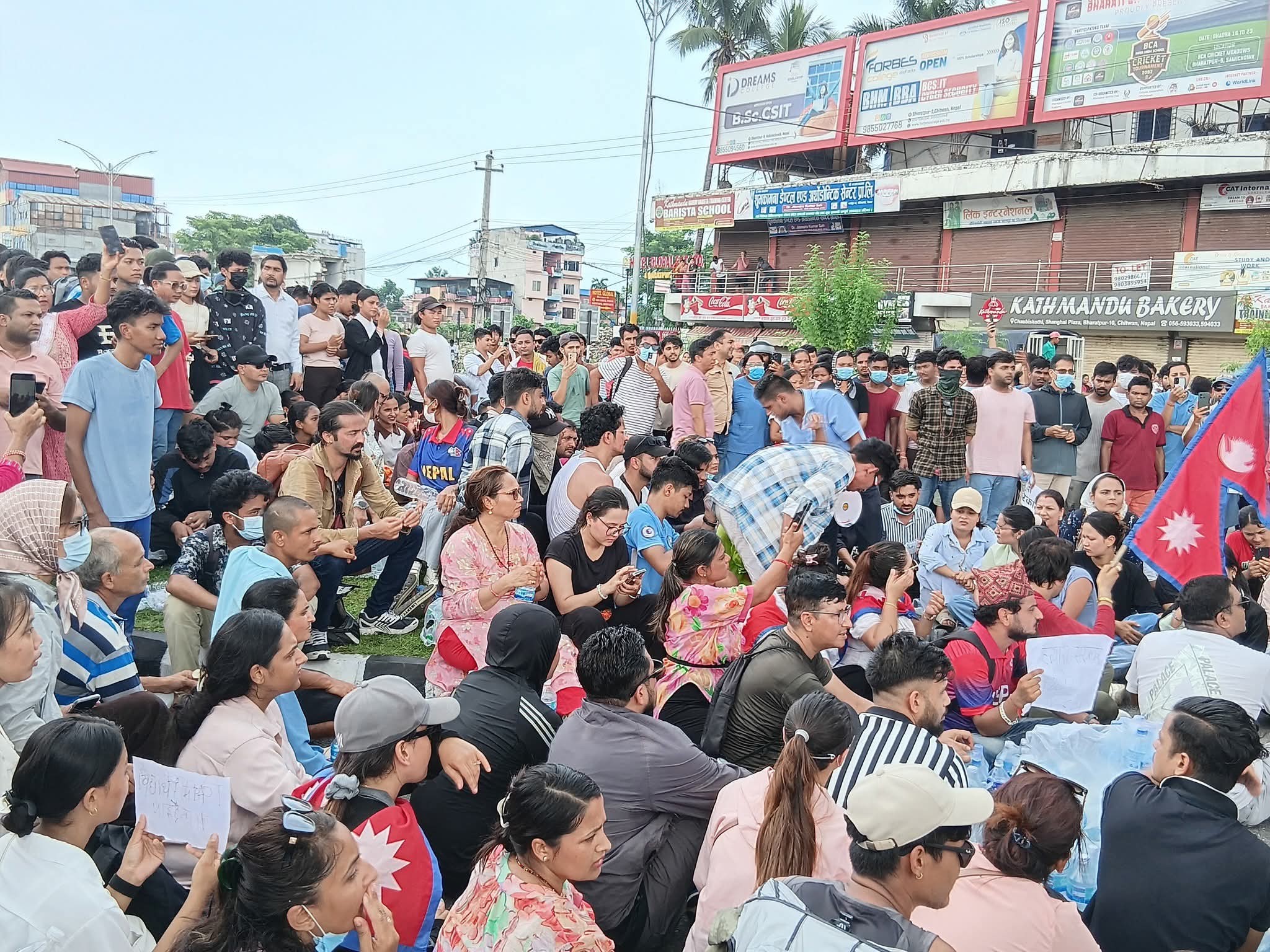 Gen Z आन्दोलन’: देशव्यापी विद्रोह, नेतामाथि आक्रोश, आन्दोलन अझ चर्किंदै